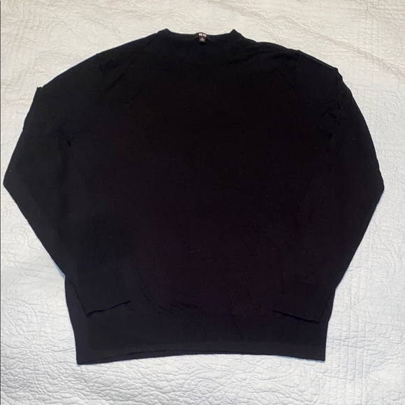 Uniqlo Wool Crewneck Sweater with Classic Fit - Picture 1 of 4